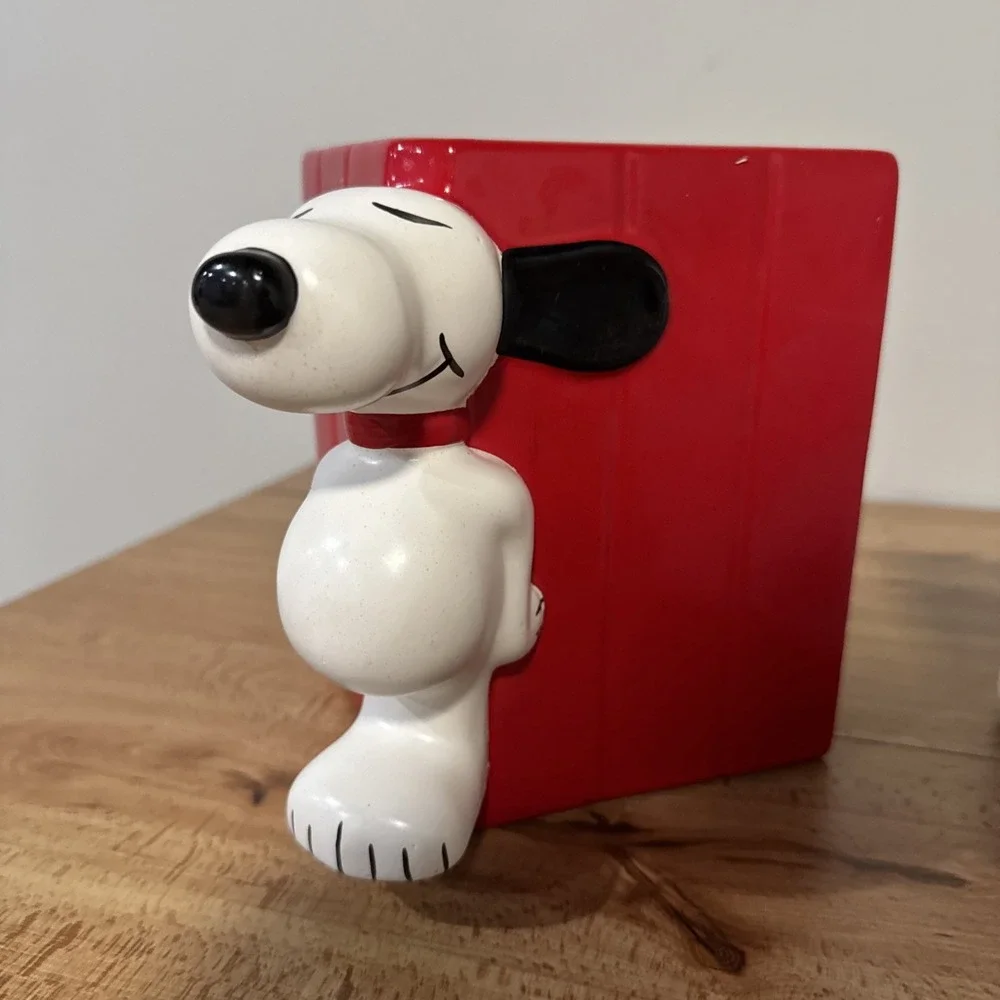 1970 Snoopy On Dog House Cookie Jar United Feature Syndicate USA Vintage